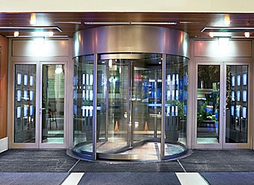 MORE.COMMERCIAL.IMAGE